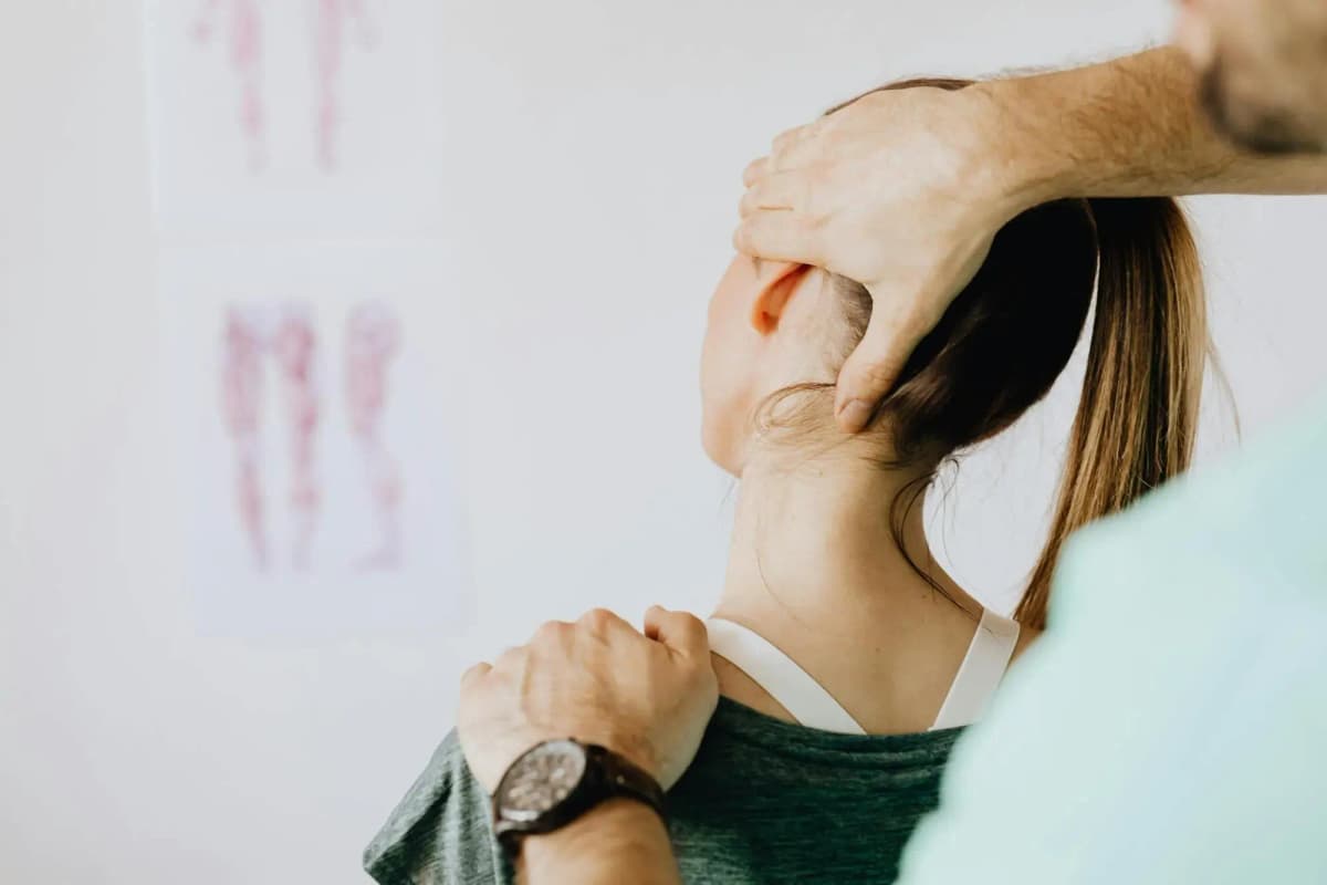 Diferența dintre chiropractică și osteopatie
